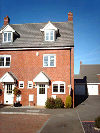 3 Bedroom Town House To Rent In Foxholes Close, Deanshanger, Milton Keynes, MK19