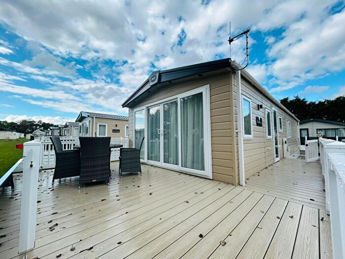 3 Bedroom Park Home For Sale In Coast Road, Corton, NR32