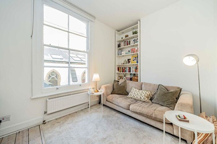 2 Bedroom Flat To Rent In Elgin Crescent, Notting Hill, W11