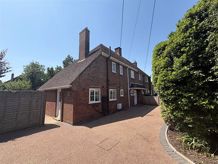 3 Bedroom Semi-Detached House To Rent In Fairfield, Whitchurch, RG28