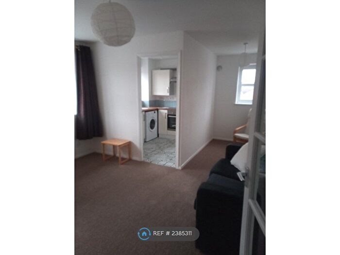 Studio To Rent In John Williams Close, London, SE14