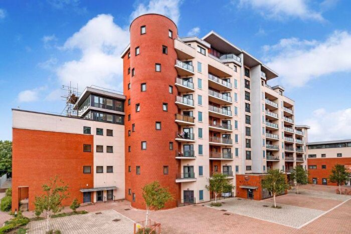 2 Bedroom Flat To Rent In Grays Place, Slough, SL2