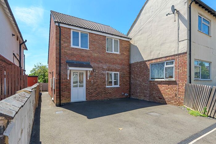 2 Bedroom Detached House For Sale In St. Michaels Road, Kettering, NN15