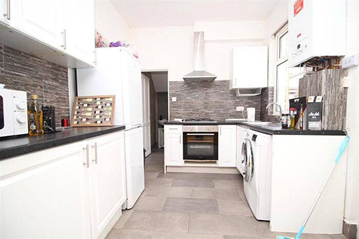 2 Bedroom Flat To Rent In Glenthorn Road, Jesmond, Newcastle Upon Tyne, NE2