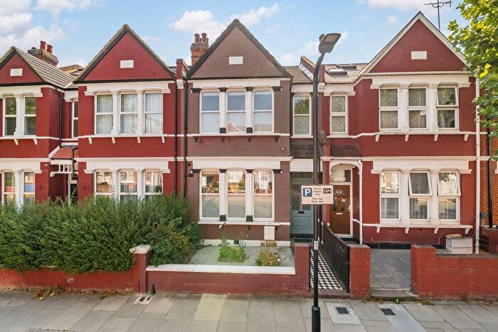 3 Bedroom Terraced House For Sale In Cedar Road, London, NW2