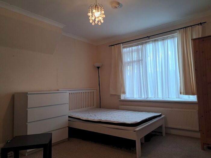 Studio To Rent In Brighton Road, Purley, CR8