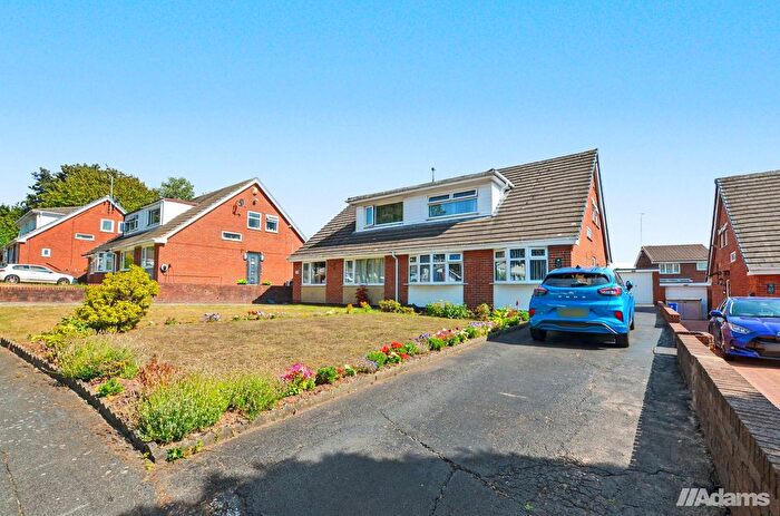 3 Bedroom Semi Detached Bungalow For Sale In Eskdale Close, Beechwood, WA7