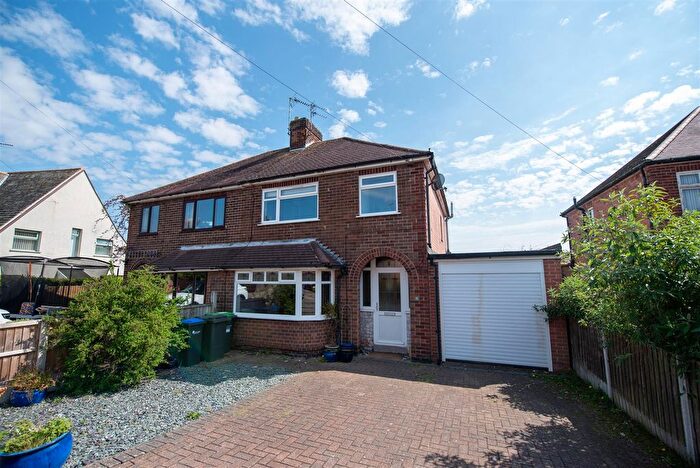 3 Bedroom Semi-Detached House To Rent In Barker Gate, Hucknall, Nottingham, NG15