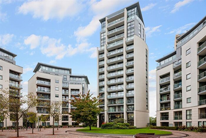 3 Bedroom Flat To Rent In Hyperion Tower, Brentford, TW8
