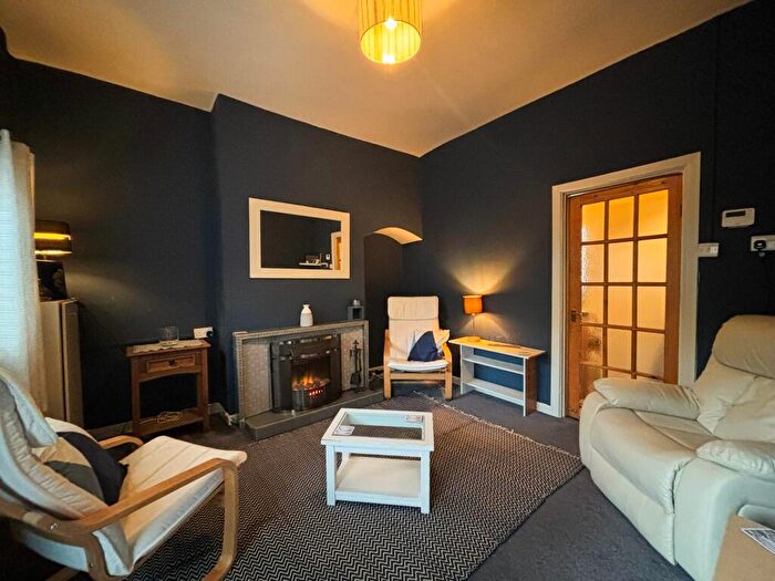 2 Bedroom Cottage To Rent In Fieldgate Lane, Kenilworth, CV8