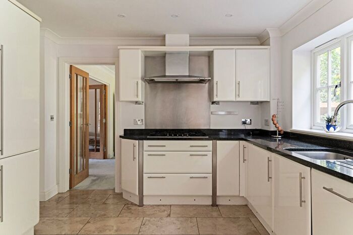 5 Bedroom Detached House For Sale In Foxhill Close, High Wycombe, HP13