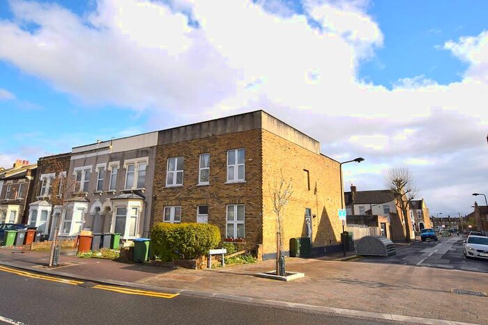 1 Bedroom Flat To Rent In Cann Hall Road, Leytonstone, E11