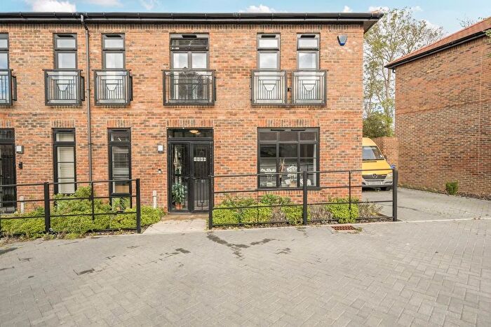 4 Bedroom Semi Detached House To Rent In Tyler Walk, Canterbury, Kent, CT1