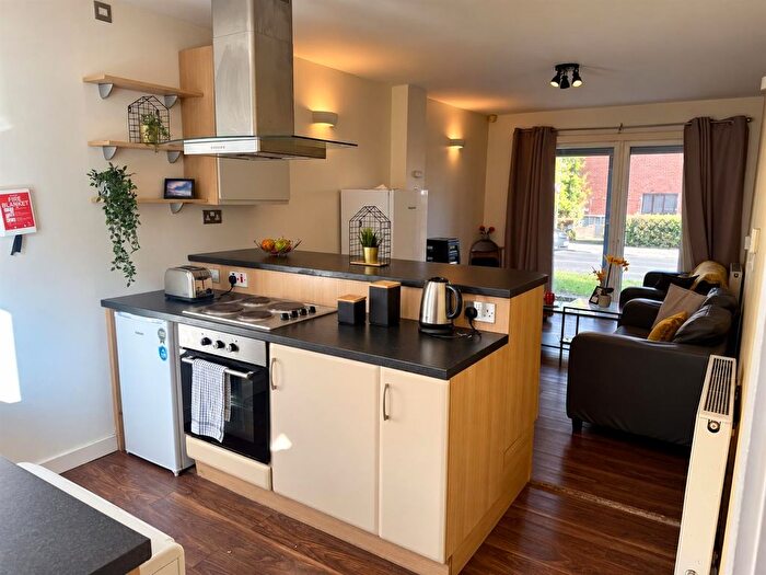 4 Bedroom Semi Detached House To Rent In Bentley Lane, Leeds, LS6