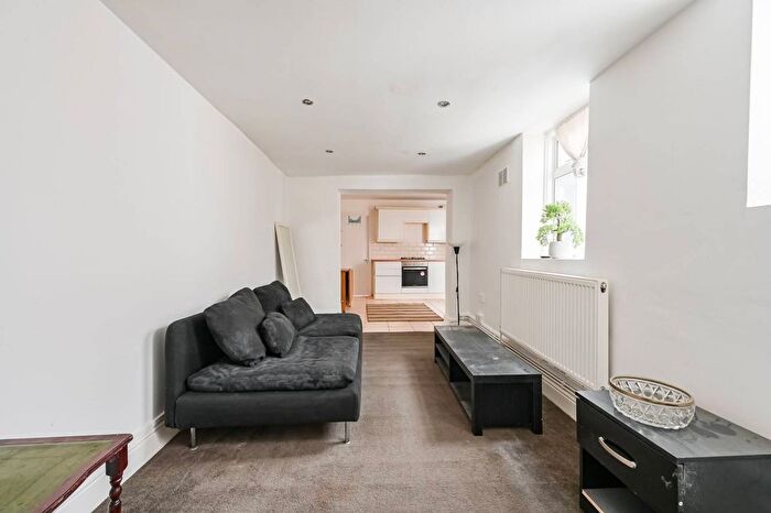 2 Bedroom Maisonette To Rent In Albert Road, Silvertown, London, E16