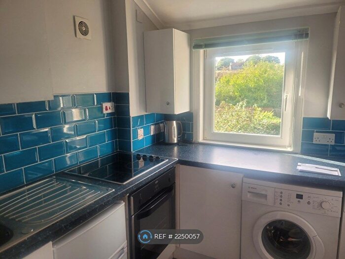 2 Bedroom Flat To Rent In Ava Street, Kirkcaldy, KY1