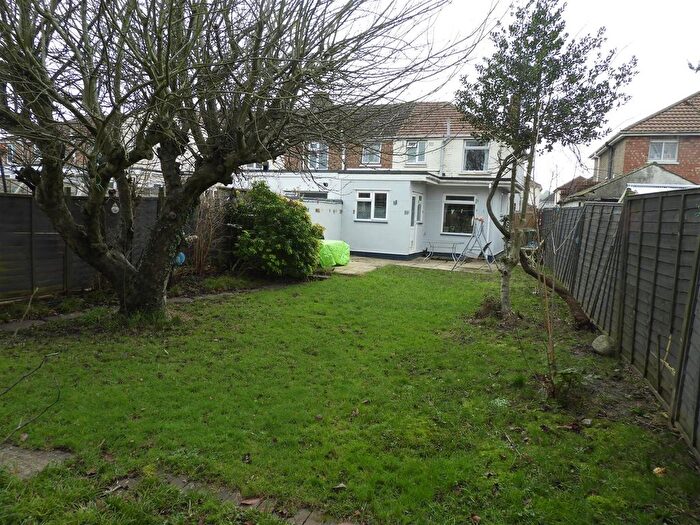 3 Bedroom End Terrace House For Sale In Langford Grove, Swindon, SN3