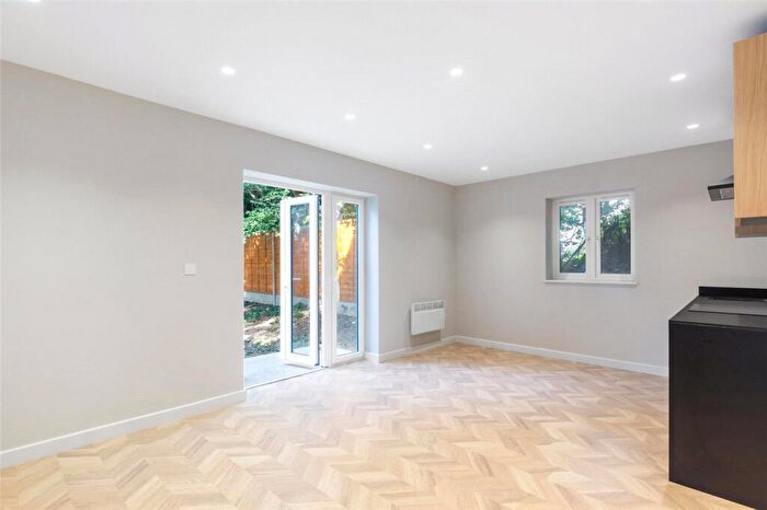 Apartment To Rent In Anerley Hill, London, SE19