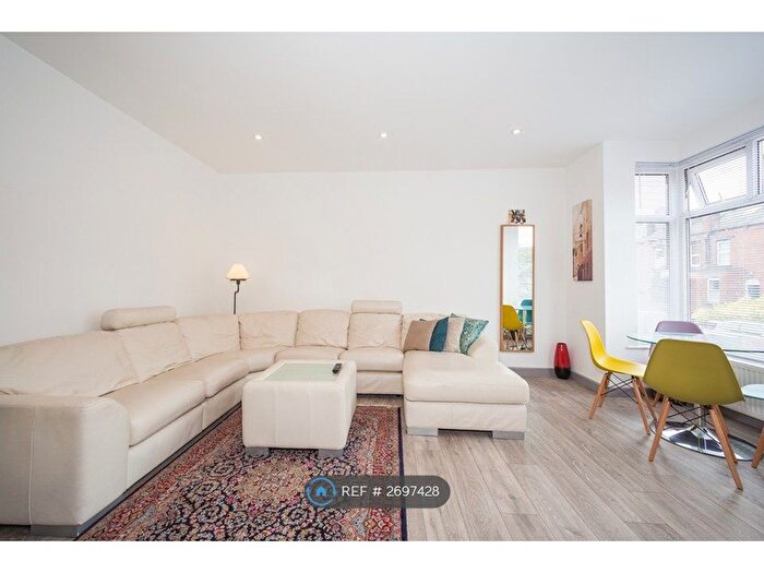 4 Bedroom Terraced House To Rent In Pennington Terrace, Leeds, LS6