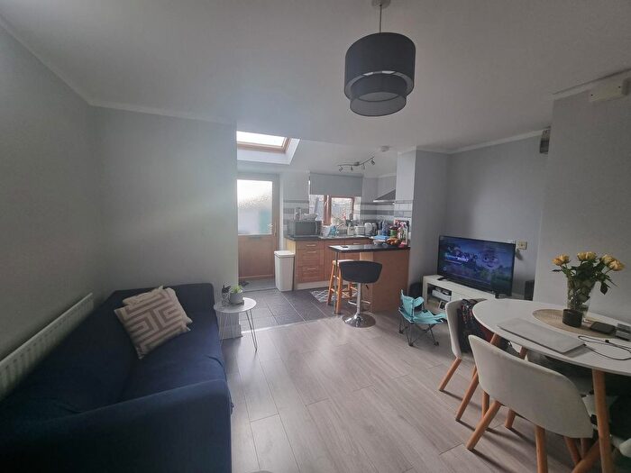 1 Bedroom Flat To Rent In Swinburne Road, Oxford, OX4