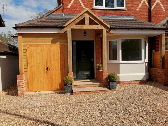 4 Bedroom Semi-Detached House To Rent In Basingstoke Road, Reading, Berkshire, RG7