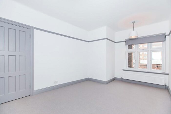 2 Bedroom Apartment To Rent In St. Johns Wood High Street, St John's Wood, London, NW8