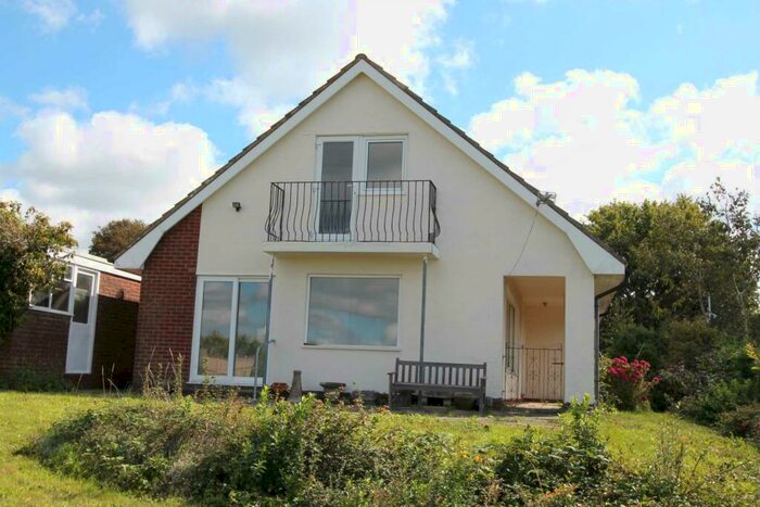4 Bedroom Chalet To Rent In Furze Close, Worthing, BN13
