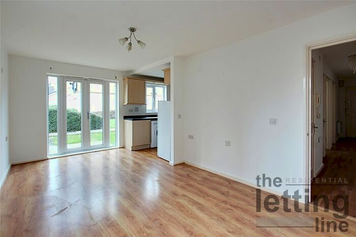2 Bedroom Flat To Rent In Tysoe Avenue, Enfield, Middlesex EN3
