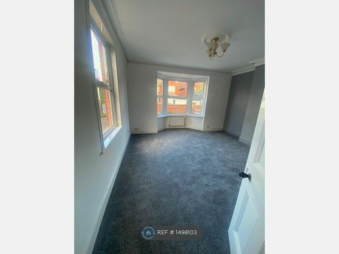 4 Bedroom Semi-Detached House To Rent In Dysart Road, Grantham, NG31