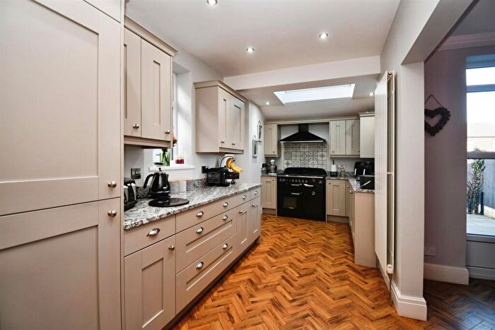 3 Bedroom End Of Terrace House For Sale In Maple Avenue, Willerby, HU10