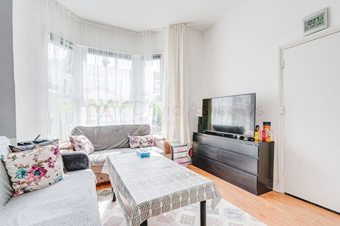 2 Bedroom Flat To Rent In Newlyn Road, Bruce Grove, London, N17