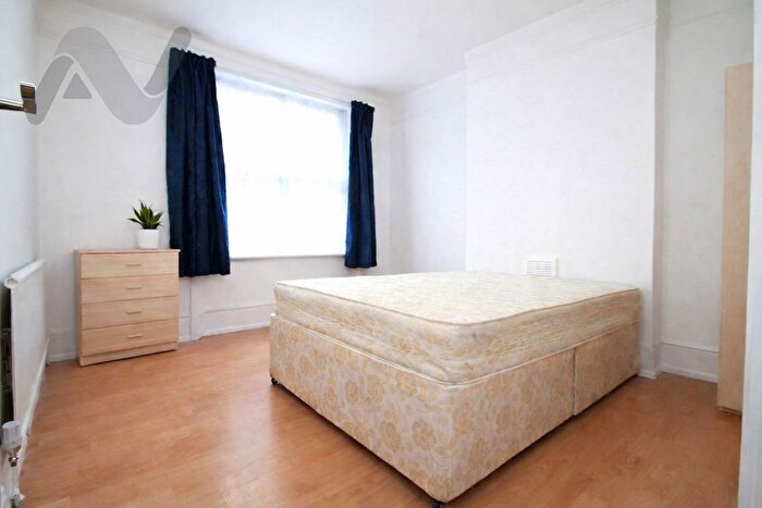 Studio To Rent In Cavendish Road, London, N4
