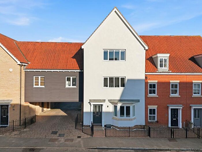 5 Bedroom Semi Detached House For Sale In Flitch Green, Dunmow, Essex, CM6