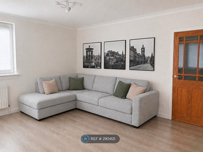 3 Bedroom Flat To Rent In Orchard Brae Gardens, Edinburgh, EH4