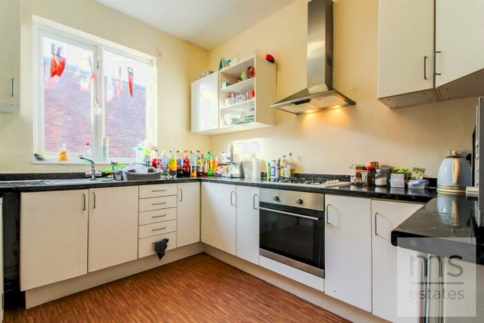 6 Bedroom Semi-Detached House To Rent In Lenton Boulevard, Lenton, Nottingham, NG7