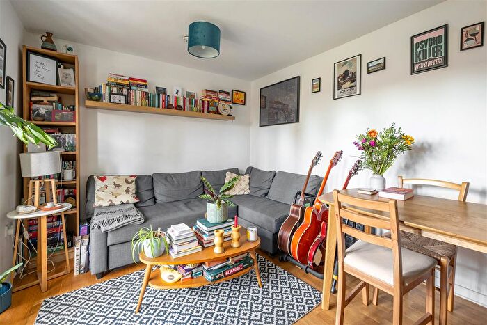 1 Bedroom Flat For Sale In Wellington Way, Bow, E3