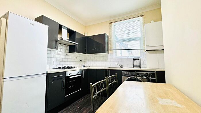 2 Bedroom Flat To Rent In High Road Leyton, Stratford, E15