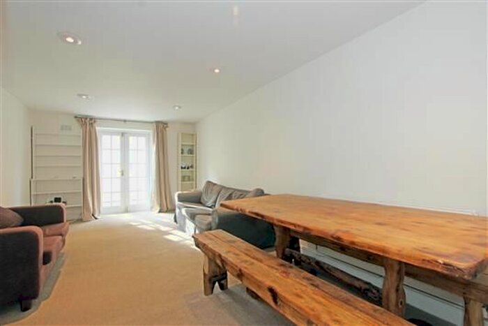 3 Bedroom Flat To Rent In Clitheroe Road, Clapham, London, SW9