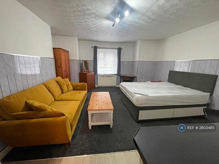 1 Bedroom Flat To Rent In Range Road, Manchester, M16