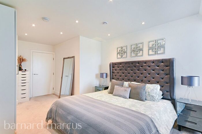 1 Bedroom Flat For Sale In Mill Green Road, Mitcham, CR4