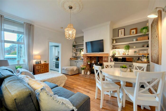2 Bedroom Flat For Sale In Earls Drive, Low Fell, Gateshead, NE9