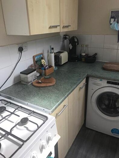 2 Bedroom Flat To Rent In Barlow Moor Road, Manchester, Greater Manchester, M20