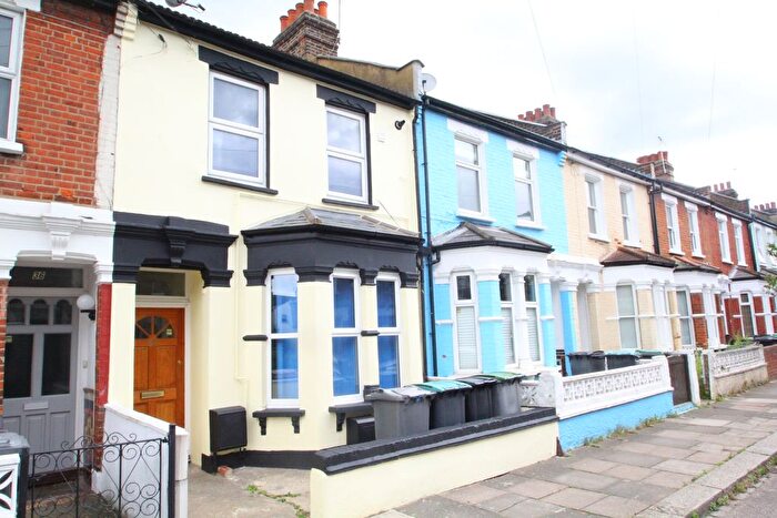 2 Bedroom Flat To Rent In Ritches Road, London, N15