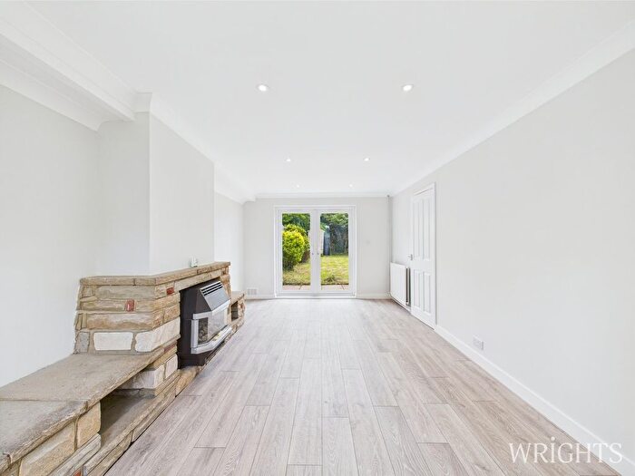 3 Bedroom Terraced House For Sale In Thistle Grove, Welwyn Garden City, AL7