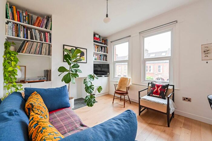3 Bedroom Flat For Sale In Hibbert Road, Walthamstow, London, E17
