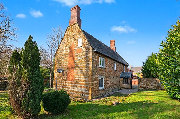 3 Bedroom Cottage To Rent In Stone Cottage, Upper Heyford, NN7