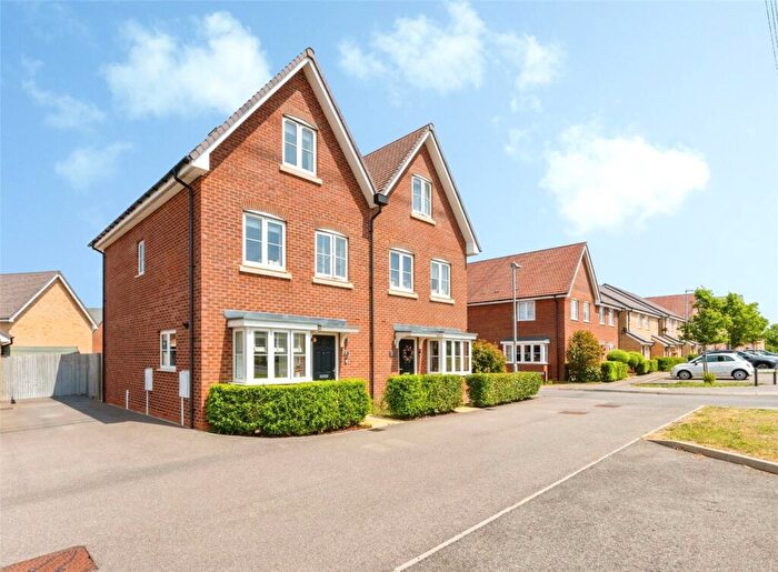 3 Bedroom Semi Detached House For Sale In Valerian Way, Leighton Buzzard, Bedfordshire, LU7