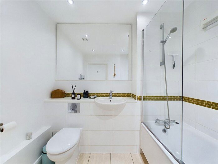 1 Bedroom Apartment For Sale In Bournemouth Road, London, SE15