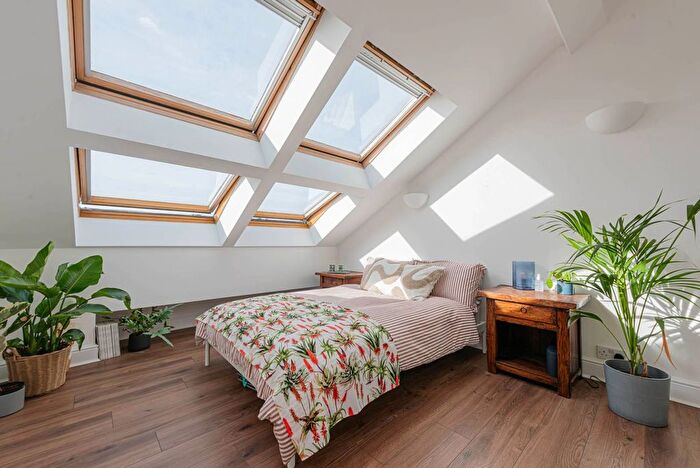 2 Bedroom Flat For Sale In Brook Road, Gladstone Park, London, NW2