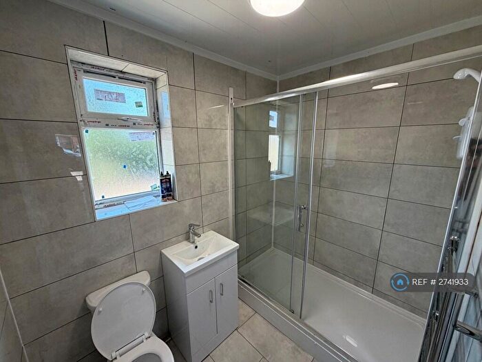 4 Bedroom Semi-Detached House To Rent In Laundry Road, Southampton, SO16
